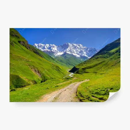 Fotomural camino hacia el pico Shkhara en Ushguli, Svaneti – Pixers®