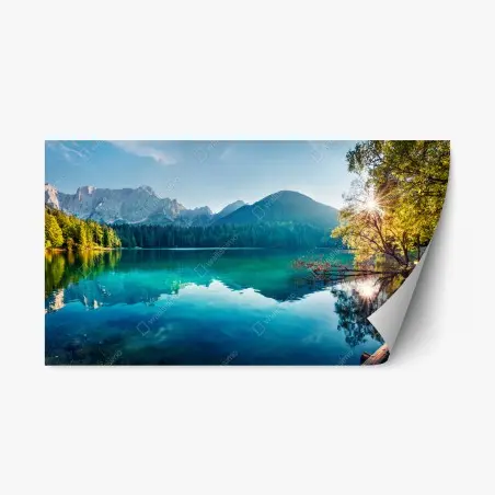 Pegatina reposicionable vistas serenas del lago de Fusine en Alpes Julianos – Pixers®