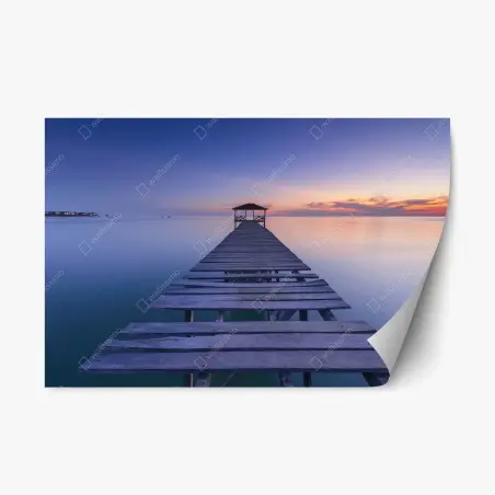 Pegatina reposicionable muelle al atardecer sobre aguas serenas – Pixers®