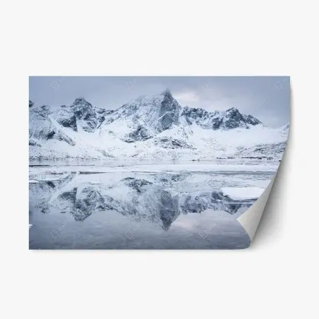 Pegatina reposicionable reflejo helado en las montañas de Noruega – Pixers®