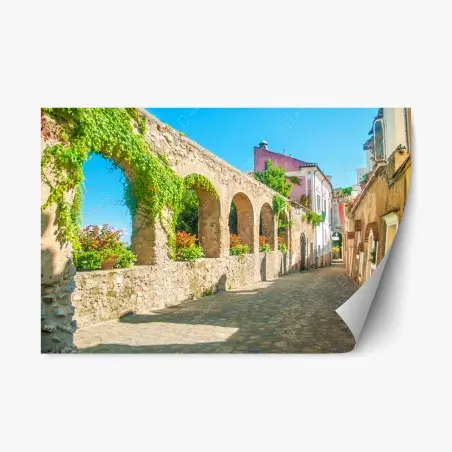 Pegatina reposicionable encanto de Ravello: calle empedrada con arcos y flores – Pixers®
