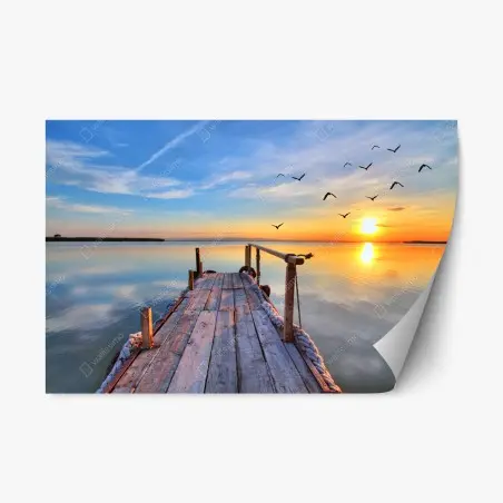 Pegatina reposicionable muelle al atardecer sobre lago tranquilo – Pixers®
