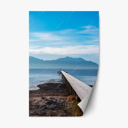 Pegatina reposicionable muelle hacia montañas nevadas – Pixers®