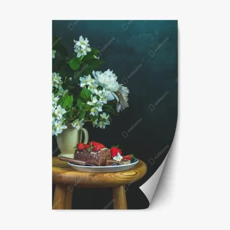 Pegatina reposicionable naturaleza muerta con rollo de chocolate, fresas y flores blancas – Pixers®