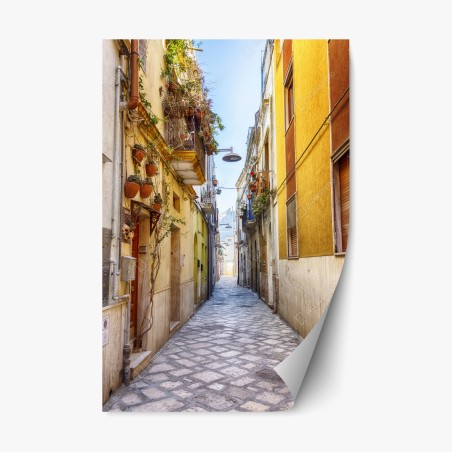 Pegatina reposicionable calle pintoresca del centro de Brindisi – Pixers®