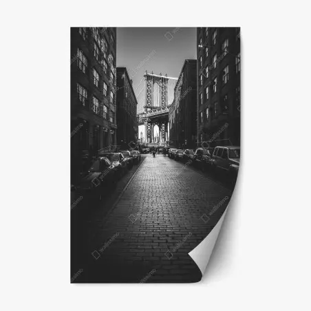 Pegatina reposicionable calle empedrada con vista al puente de Manhattan – Pixers®