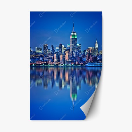 Pegatina reposicionable panorámica nocturna de Nueva York con reflejos sobre el agua – Pixers®