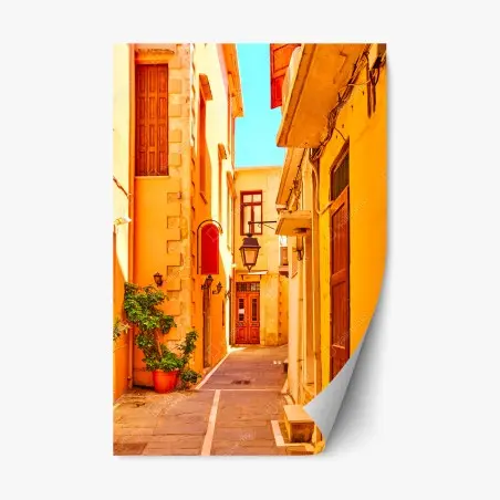 Pegatina reposicionable calle estrecha de Rethymno bañada por el sol – Pixers®