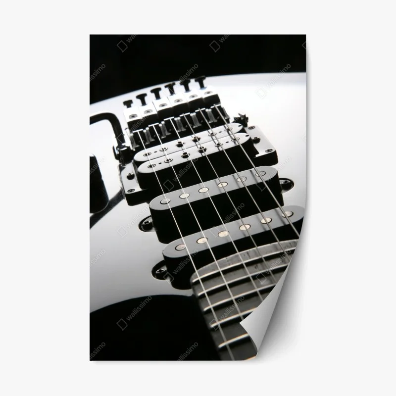 Pegatina reposicionable guitarra eléctrica en primer plano sobre fondo negro