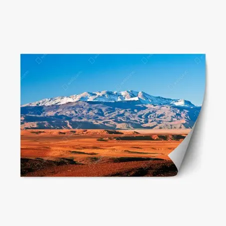 Pegatina reposicionable panorama de montaña nevada sobre llanura rojiza – Pixers®