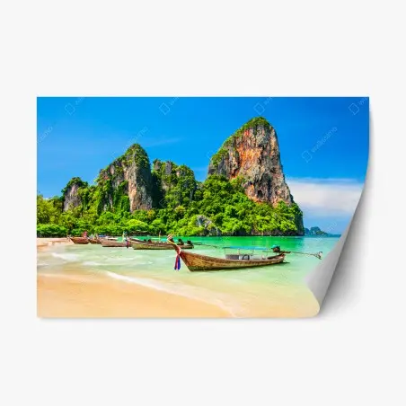 Pegatina reposicionable playa paradisíaca con barcas en Tailandia – Pixers®