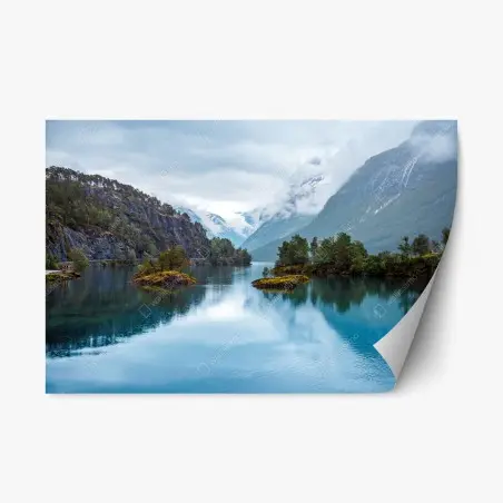 Pegatina reposicionable paisaje sereno en Lovatnet, Noruega – Pixers®