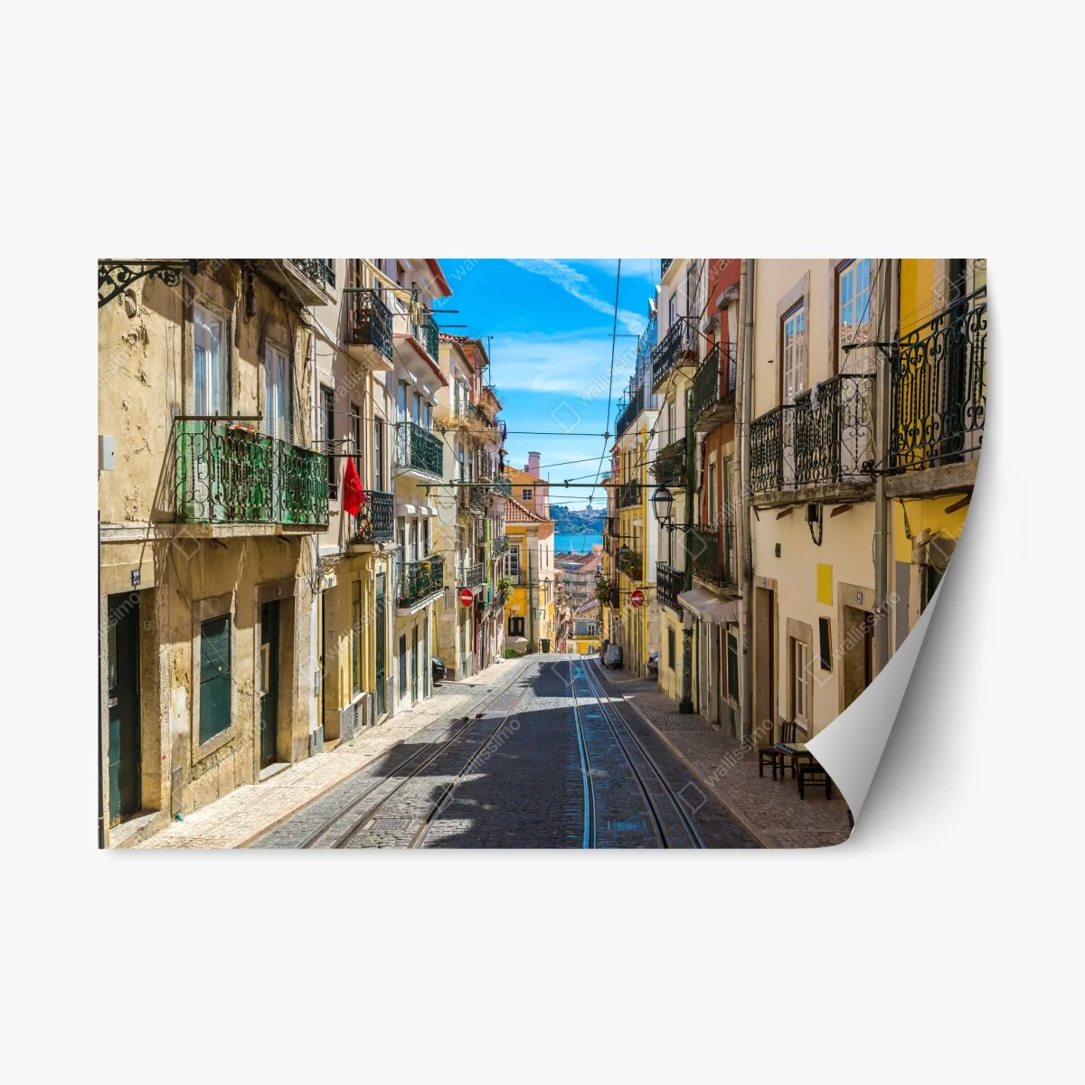 Pegatina reposicionable calle empedrada de Lisboa bajo el sol – Pixers® Pegatina reposicionable calle empedrada de Lisboa bajo el sol – Pixers®