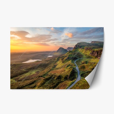 Pegatina reposicionable amanecer en montañas verdes con carretera sinuosa – Pixers®