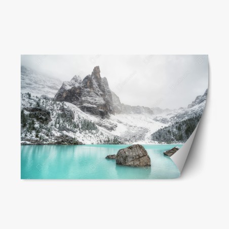 Pegatina reposicionable lago alpino turquesa entre montañas nevadas – Pixers®