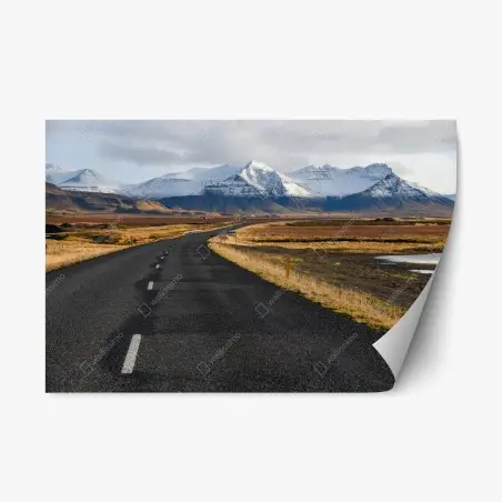 Pegatina reposicionable carretera hacia las montañas nevadas de Islandia – Pixers®
