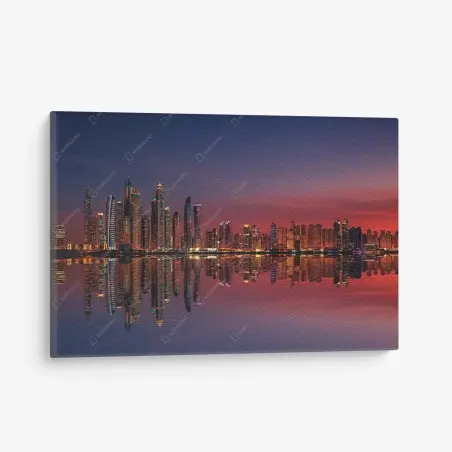 Cuadro en lienzo skyline iluminado al atardecer con reflejos – Pixers®