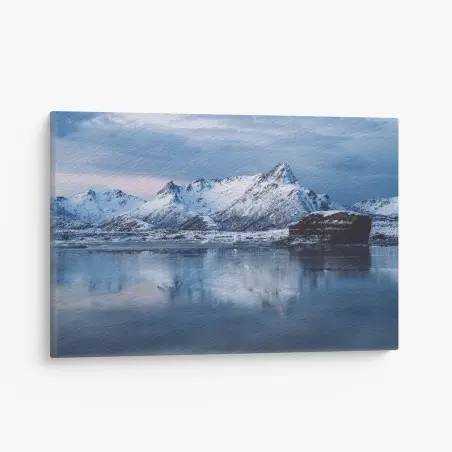 Cuadro en lienzo paisaje invernal con montañas nevadas y reflejo – Pixers®
