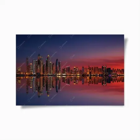 Póster skyline iluminado al atardecer con reflejos – Pixers®