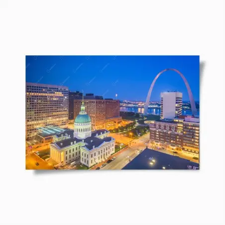 Póster St. Louis al anochecer: arco y cúpula histórica – Pixers®