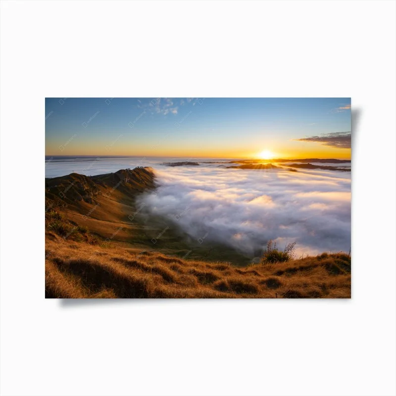 Póster amanecer sobre valle de niebla