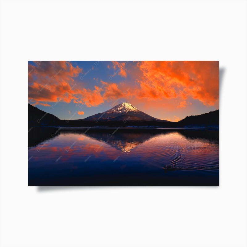 Póster puesta de sol en Monte Fuji con reflejo sobre el lago