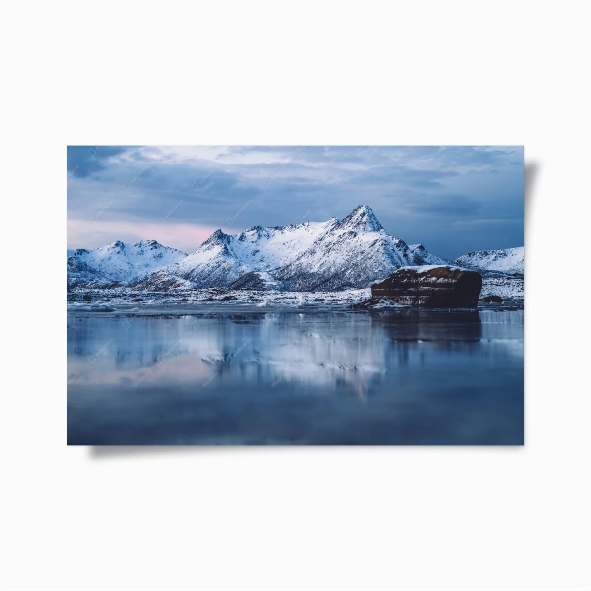 Póster paisaje invernal con montañas nevadas y reflejo – Pixers® Póster paisaje invernal con montañas nevadas y reflejo – Pixers®