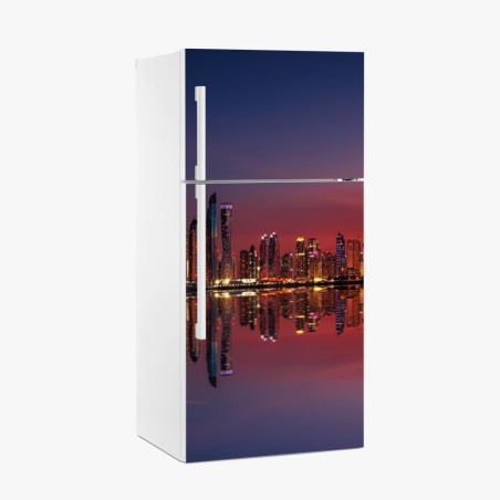 Pegatina para frigorífico skyline iluminado al atardecer con reflejos – Pixers®