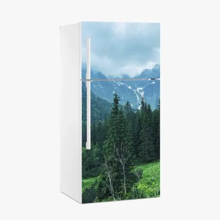 Pegatina para frigorífico valle montañoso entre pinos y niebla – Pixers®