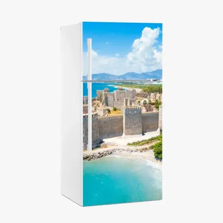 Pegatina para frigorífico castillo costero junto al mar turquesa – Pixers®