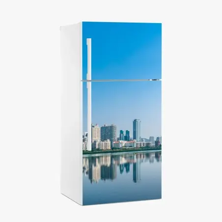 Pegatina para frigorífico panorama urbano con reflejo en el agua – Pixers®