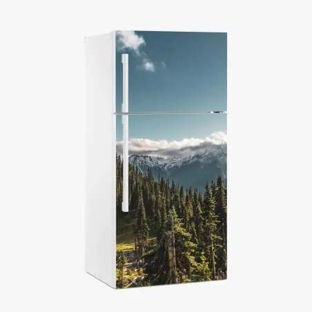 Pegatina para frigorífico paisaje alpino con bosque y picos nevados – Pixers®