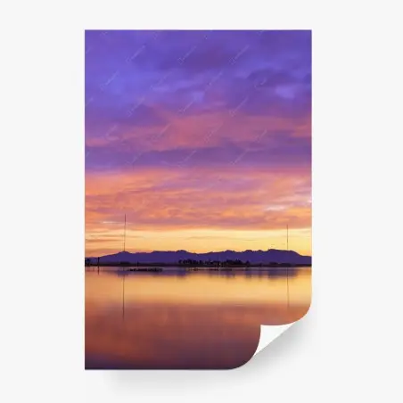 Fotomural amanecer púrpura sobre el lago – Pixers®