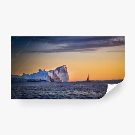 Fotomural amanecer dorado sobre iceberg y velero – Pixers®