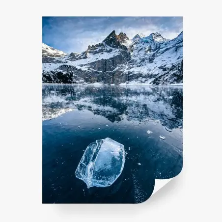 Fotomural cristal de hielo en Oeschinensee con reflejos de Blümlisalp – Pixers®