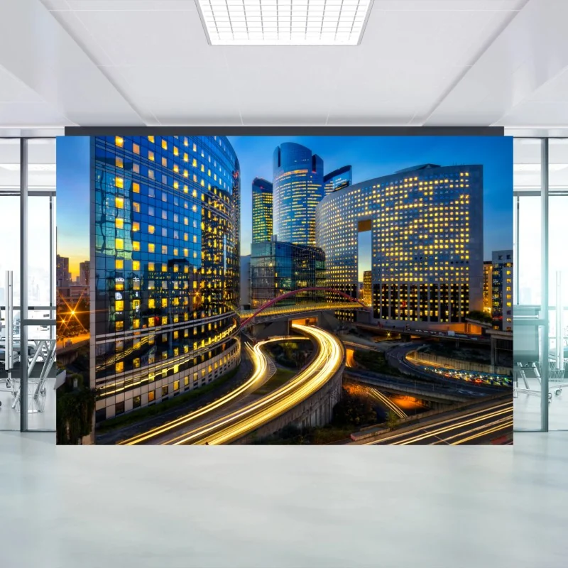 Fotomural estelas de luz sobre la ciudad moderna