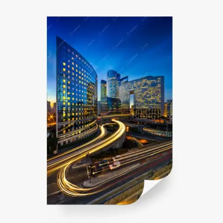 Fotomural estelas de luz sobre la ciudad moderna – Pixers®