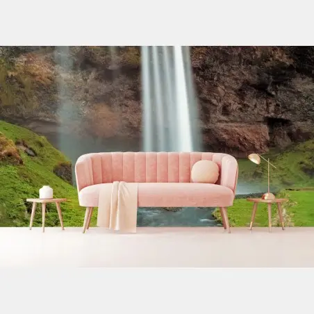 Fotomural cascada serena sobre acantilado y río – Pixers®