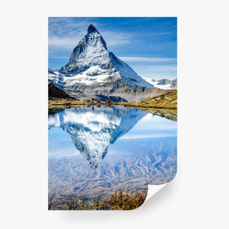Fotomural reflejo majestuoso del Matterhorn en lago alpino – Pixers®