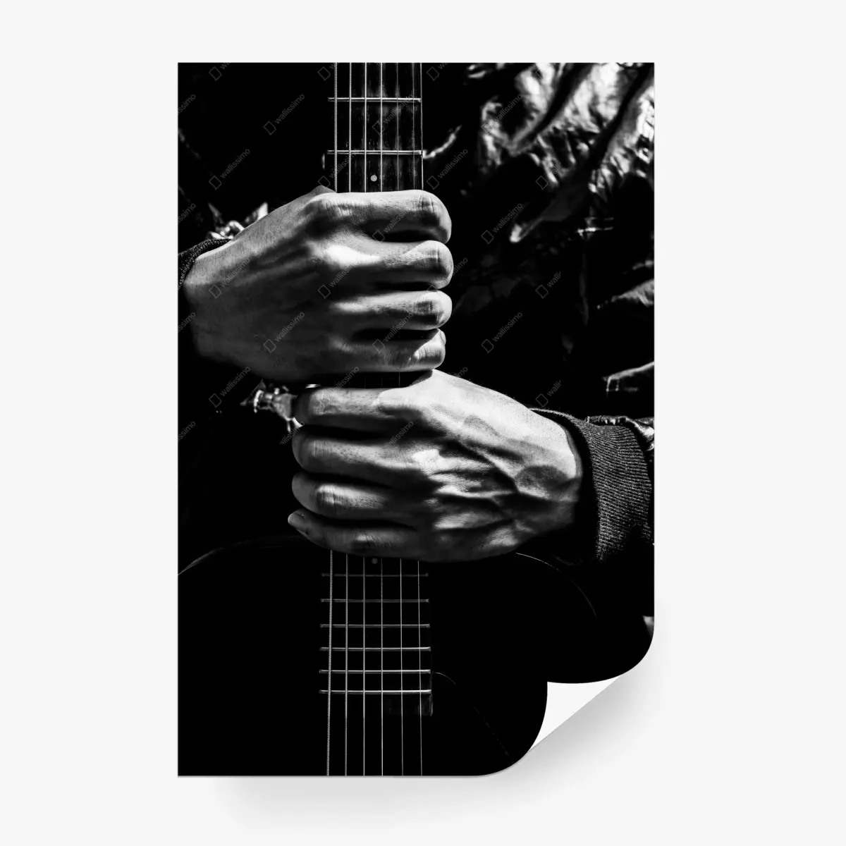 Fotomural manos sobre la guitarra, contraste en blanco y negro – Pixers®