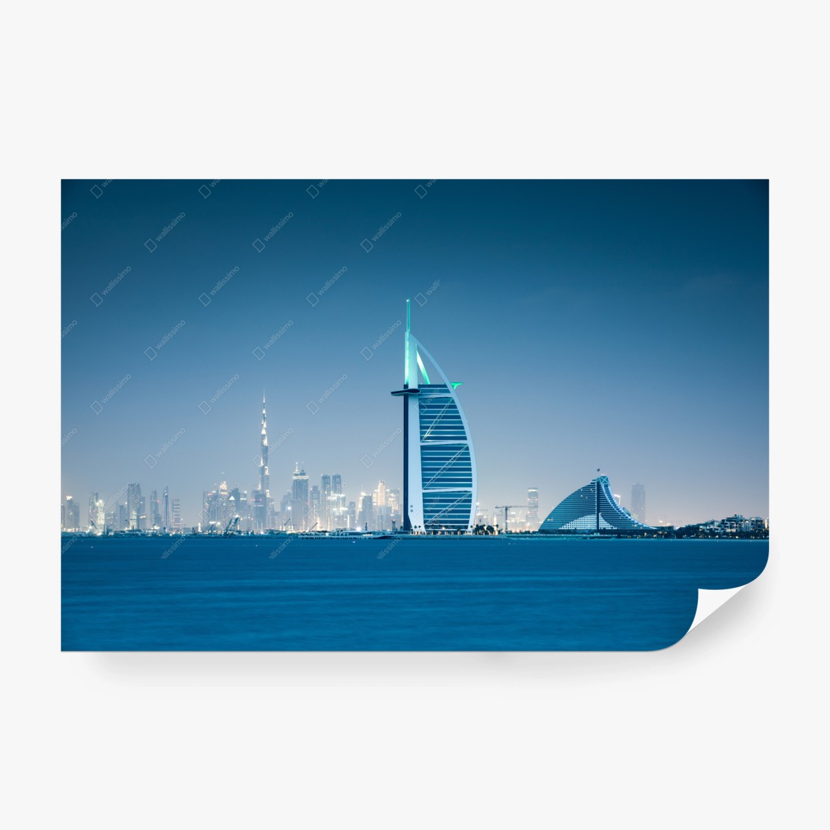 Fotomural vistas nocturnas de Dubái sobre el mar – Pixers®