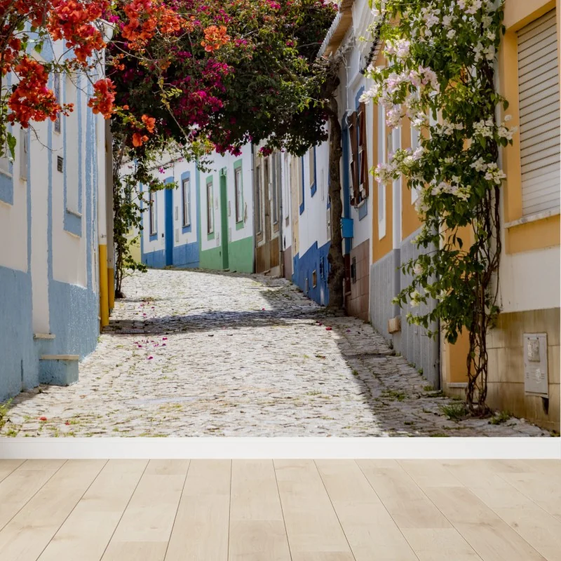 Fotomural calle empedrada y flores en Ferragudo