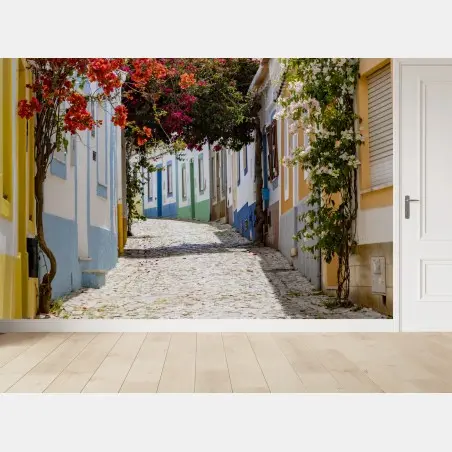Fotomural calle empedrada y flores en Ferragudo – Pixers®