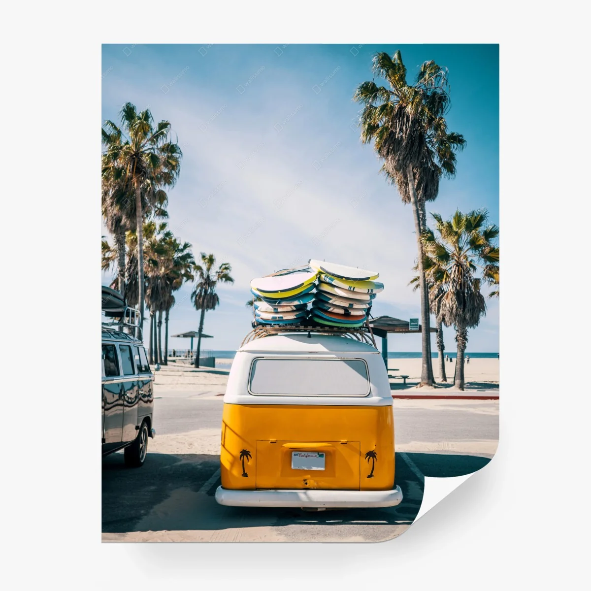 Fotomural furgoneta retro en la playa con tablas de surf – Pixers® Fotomural furgoneta retro en la playa con tablas de surf – Pixers®