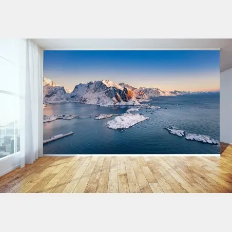 Fotomural paisaje invernal de montañas y fiordo al amanecer – Pixers®