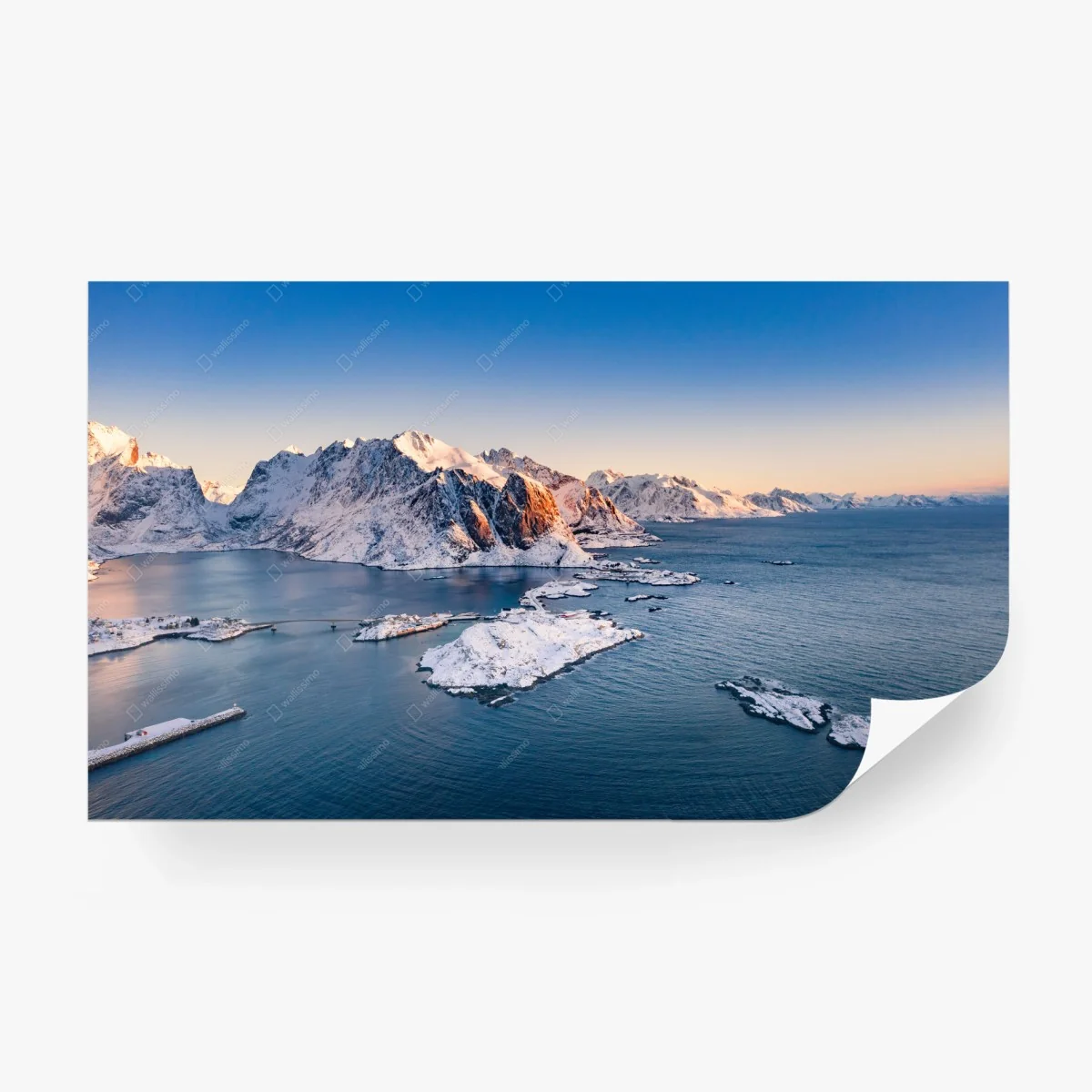 Fotomural paisaje invernal de montañas y fiordo al amanecer – Pixers® Fotomural paisaje invernal de montañas y fiordo al amanecer – Pixers®