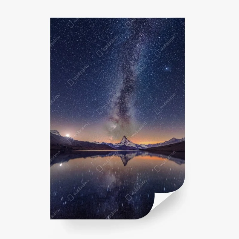 Fotomural cielo estrellado sobre montaña reflejada