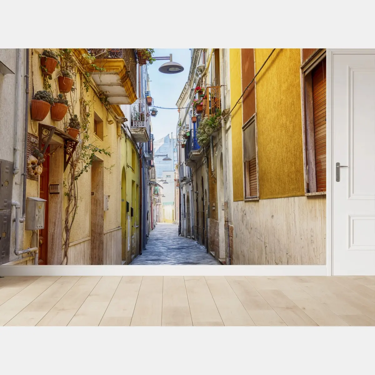Fotomural calle pintoresca del centro de Brindisi – Pixers®