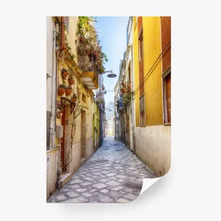 Fotomural calle pintoresca del centro de Brindisi – Pixers®