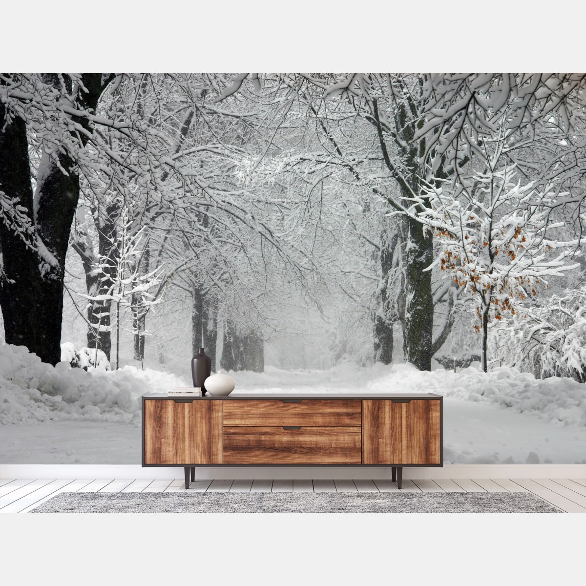 Fotomural camino nevado entre árboles – Pixers®